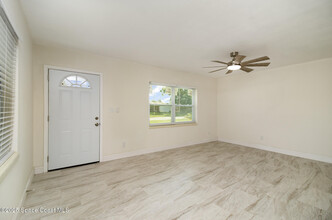 656 Wisteria Dr in Melbourne, FL - Building Photo - Building Photo