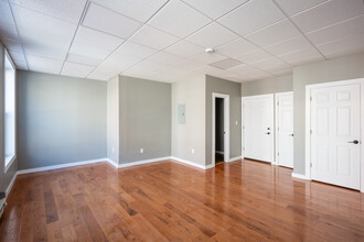 8 Bank St in New London, CT - Building Photo - Interior Photo