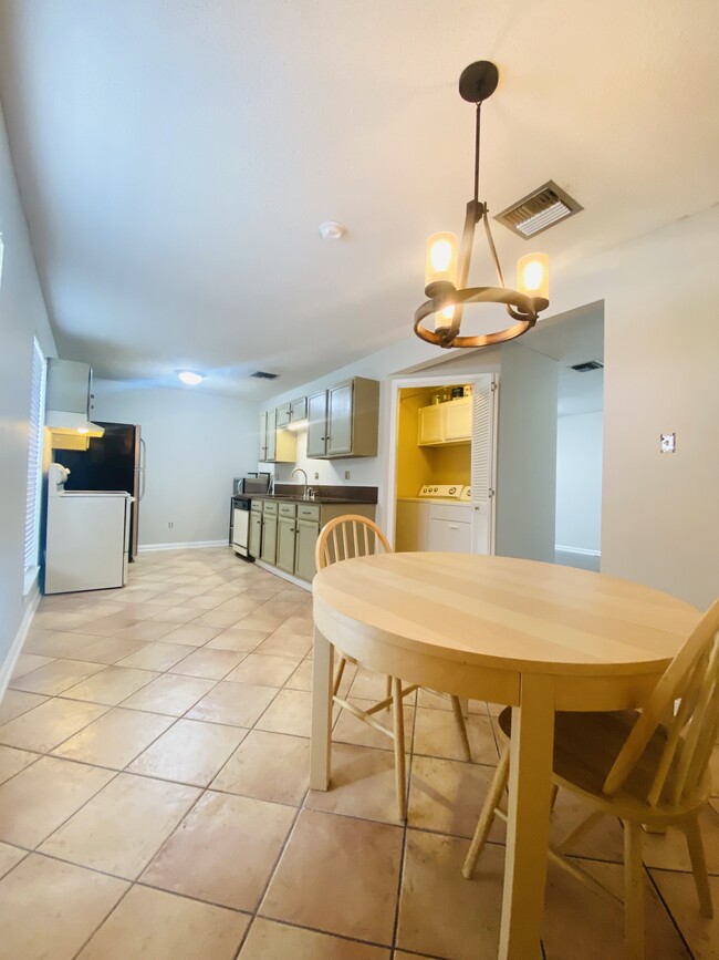 313 Rue Louis XIV in Lafayette, LA - Building Photo - Building Photo