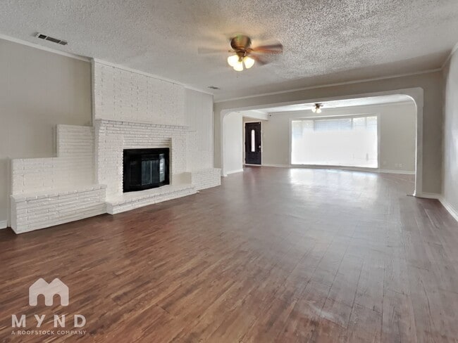 1210 Tanager Ln in Garland, TX - Building Photo - Building Photo