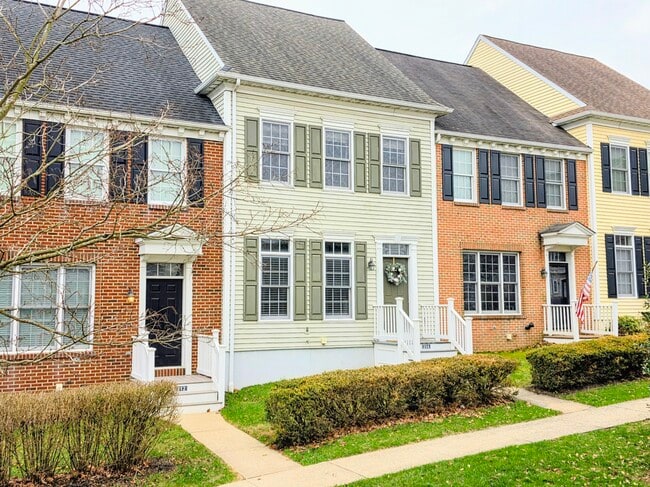 property at 214 Sagamore Hl