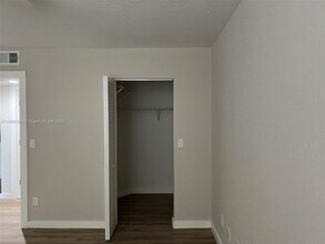 4055 W McNab Rd in Pompano Beach, FL - Foto de edificio - Building Photo