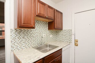 939 W Sunnyside Ave, Unit 3 in Chicago, IL - Foto de edificio - Building Photo