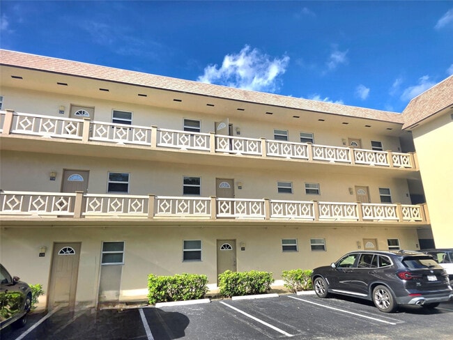 3531 NW 50th Ave in Lauderdale Lakes, FL - Foto de edificio - Building Photo