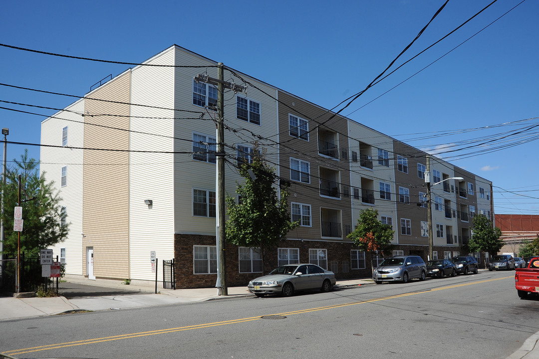 201 Market St in Passaic, NJ - Building Photo