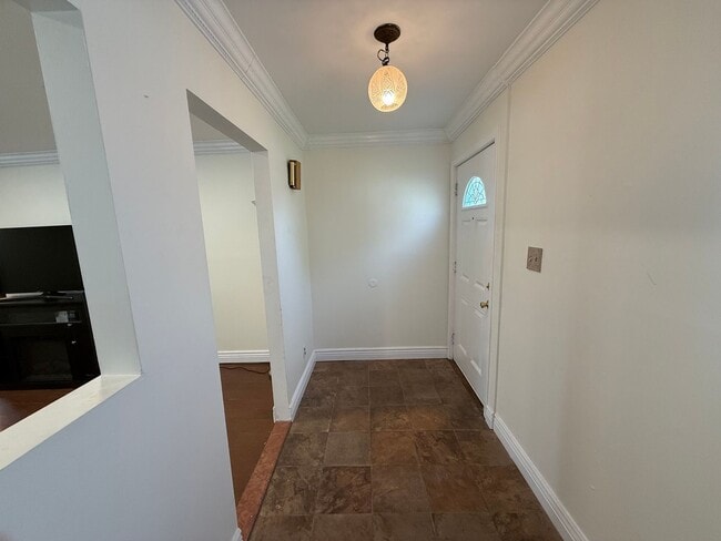 556 W Park Ave in Long Beach, NY - Building Photo - Building Photo