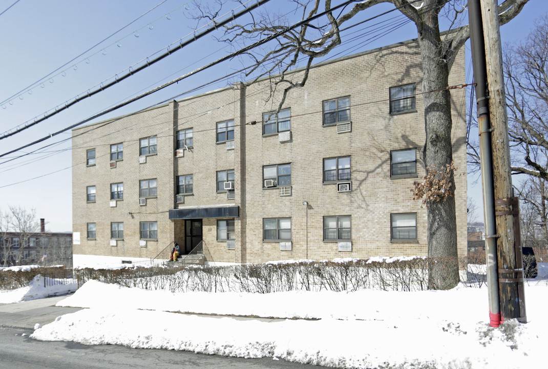 227 Palisade Ave in Yonkers, NY - Building Photo