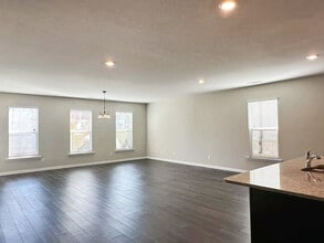 4372 Grosbeak Dr in Hoschton, GA - Foto de edificio - Building Photo