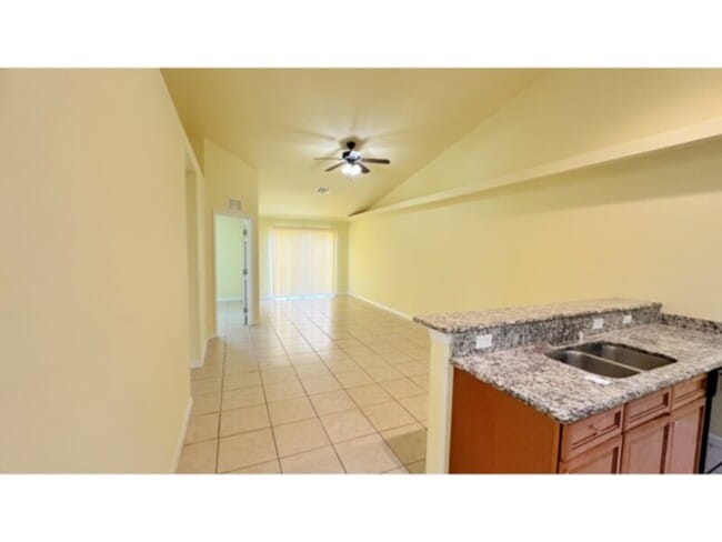 829 SW 32nd Terrace in Cape Coral, FL - Building Photo - Building Photo