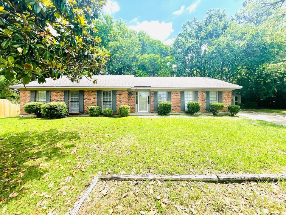 3921 Rouse Ridge Ct in Montgomery, AL - Building Photo