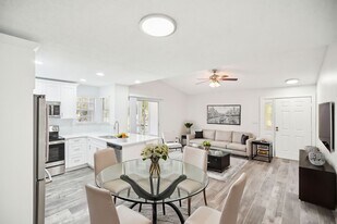 South Bay Plantation Apartments in Naples, FL - Building Photo