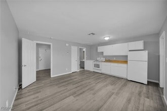 15 SE 24th Ave in Cape Coral, FL - Foto de edificio - Building Photo