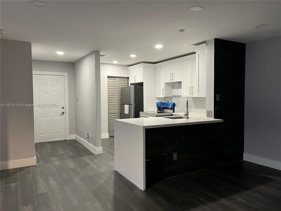 11233 W Atlantic Blvd in Coral Springs, FL - Building Photo