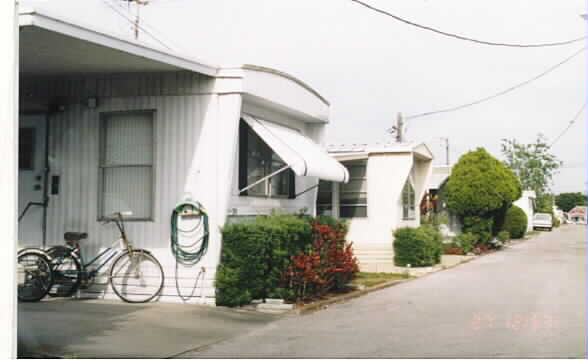 Palace Mobile Home Park in St. Petersburg, FL - Building Photo