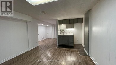 2197 Urbandale Dr in Ottawa, ON - Building Photo - Building Photo