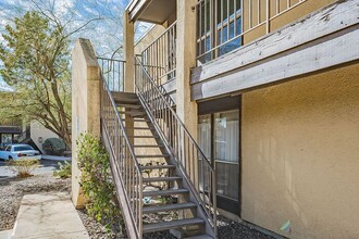 1620 N Wilmot Rd in Tucson, AZ - Building Photo - Building Photo