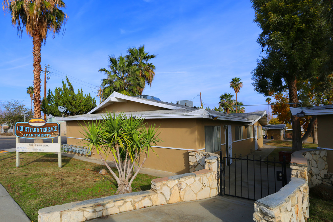 Courtyard Terrace in Taft, CA - Building Photo