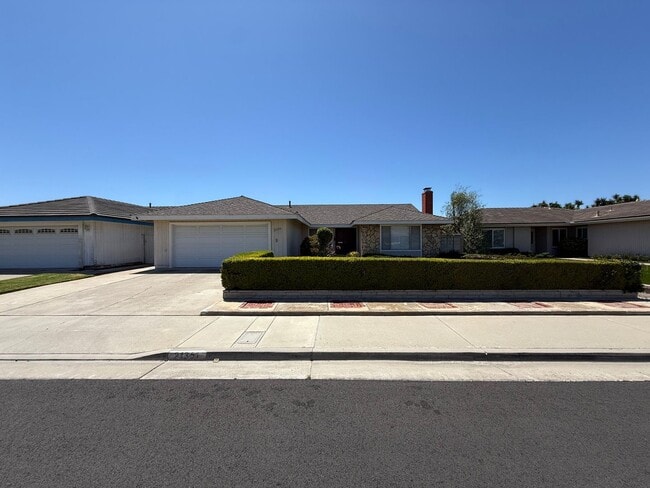 21351 Sand Dollar Ln in Huntington Beach, CA - Building Photo - Building Photo