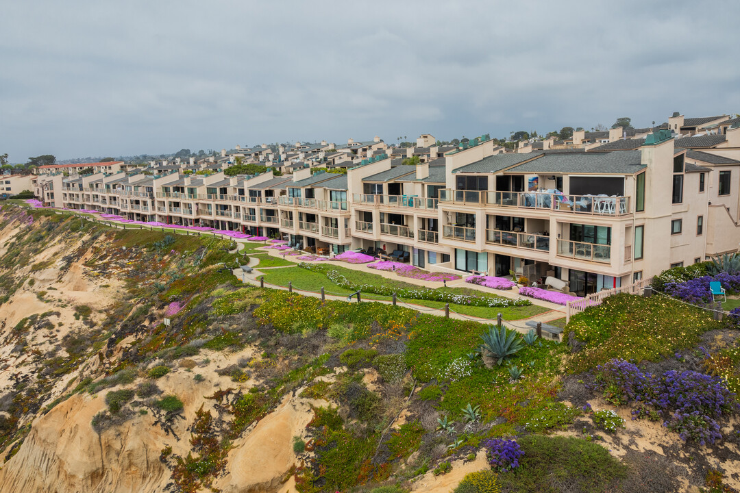 Seascape in Solana Beach, CA - Building Photo