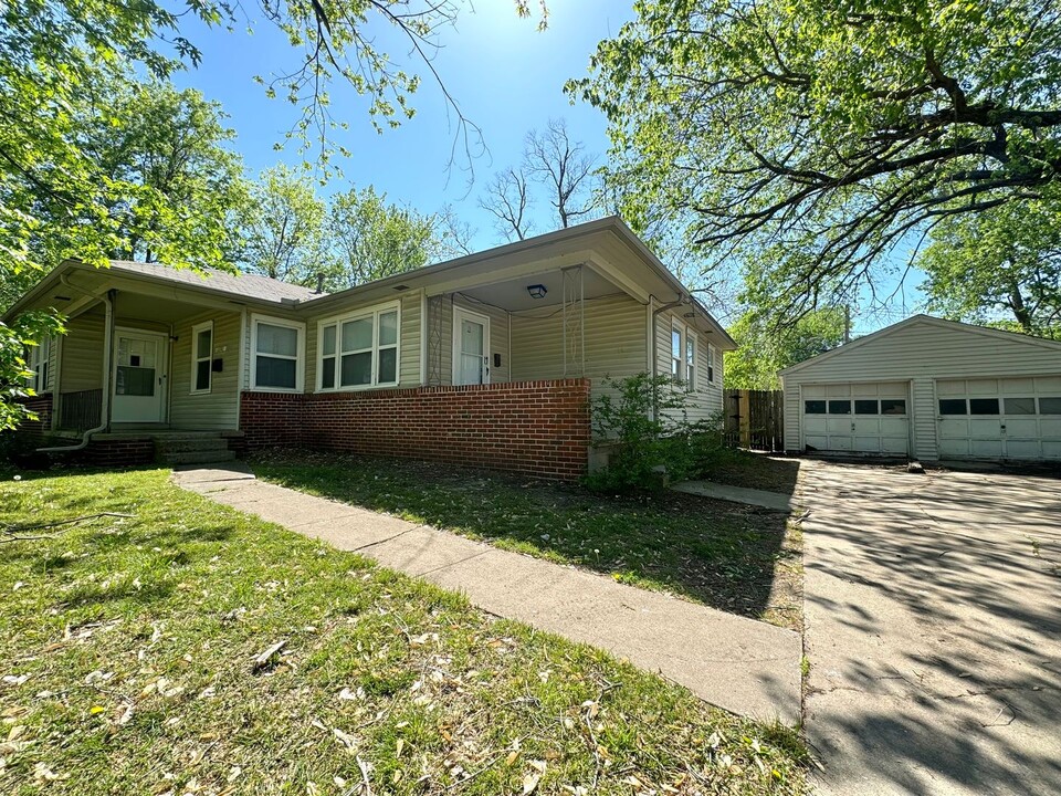 1332 S 74th E Ave in Tulsa, OK - Foto de edificio