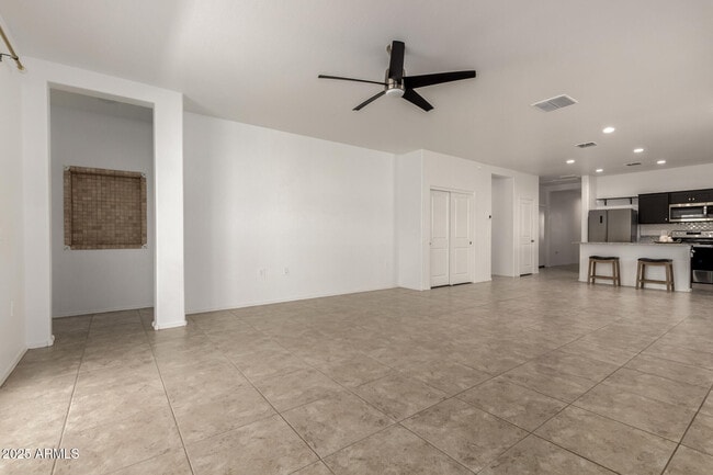 5267 E Diatomite Dr in San Tan Valley, AZ - Foto de edificio - Building Photo