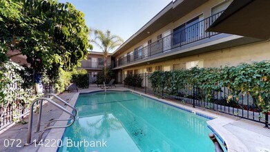 Casa Del Sol in Sherman Oaks, CA - Building Photo - Building Photo