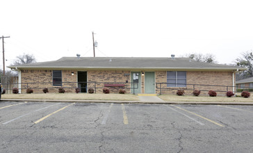 West Hylands Apartments in Athens, TX - Foto de edificio - Building Photo