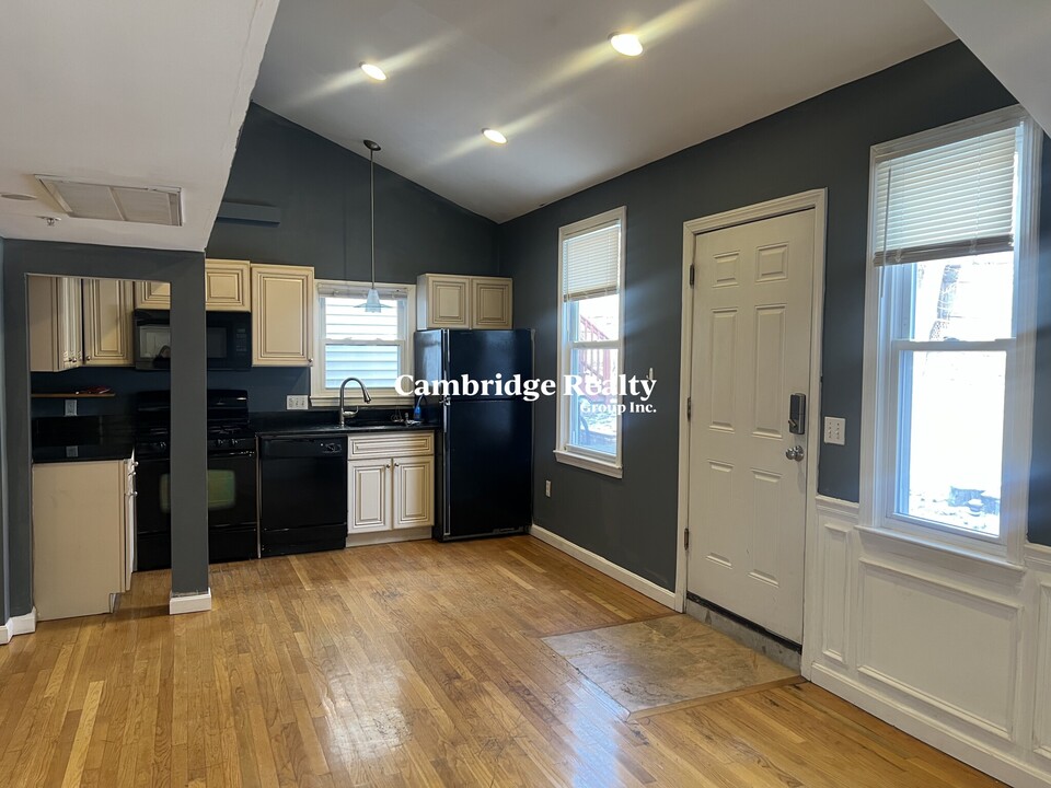 89 Spring St, Unit 3A in Cambridge, MA - Building Photo