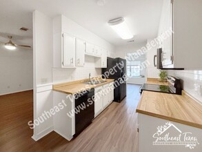 1099 Sunmeadow Dr in Beaumont, TX - Building Photo - Building Photo