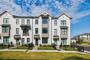 510 Healy Dr in Cumming, GA - Building Photo