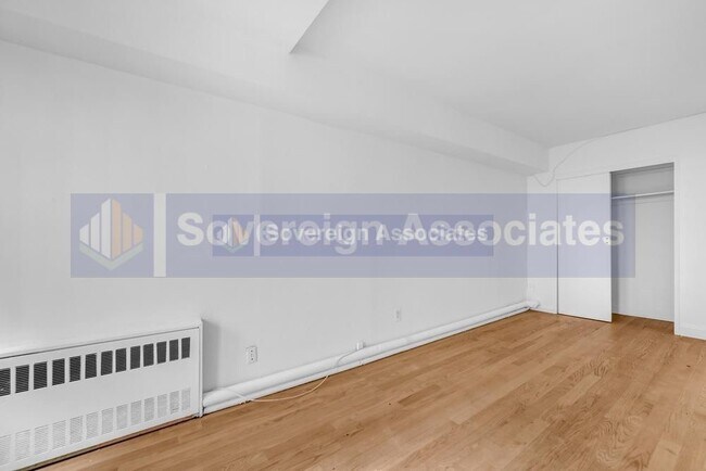 425 E 80th St in New York, NY - Building Photo - Building Photo