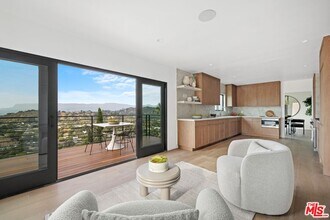 8620 Skyline Dr in Los Angeles, CA - Building Photo - Building Photo