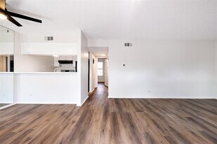 7801 Shoal Creek Blvd in Austin, TX - Building Photo