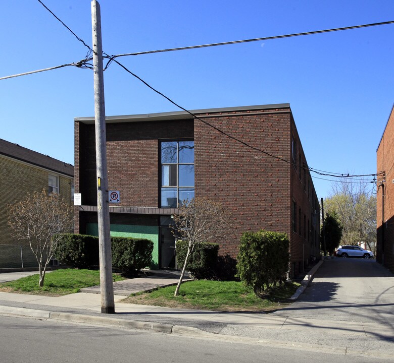 16 Albert Ave in Toronto, ON - Building Photo