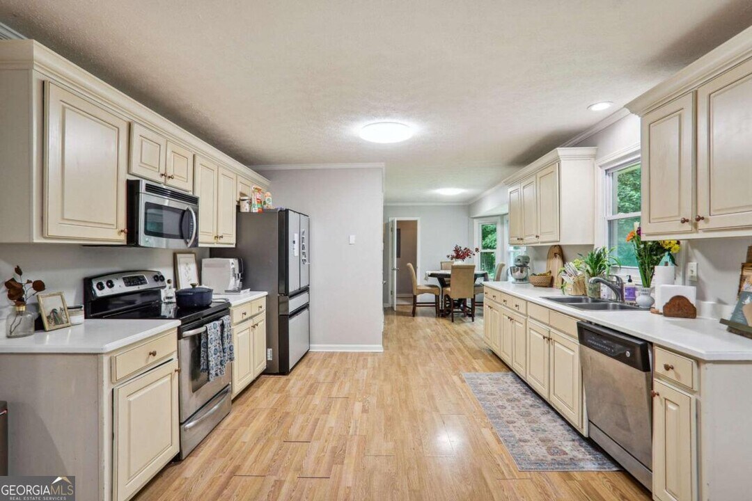 2932 Tree Top Rd in Dacula, GA - Building Photo