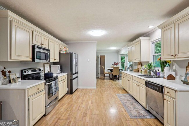property at 2932 Tree Top Rd