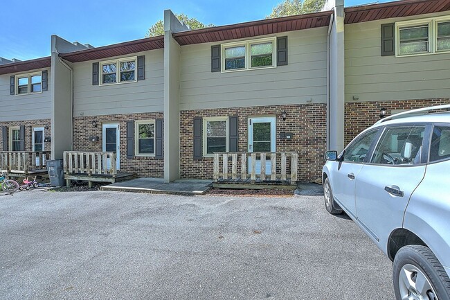 409 Cypress St in Bristol, TN - Building Photo - Building Photo