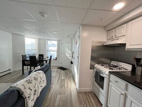 376 Riverway, Unit 12F in Boston, MA - Building Photo - Building Photo