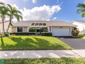 9420 NW 31st Pl in Sunrise, FL - Building Photo - Building Photo