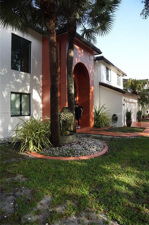 19262 NW 89th Ave in Hialeah, FL - Building Photo