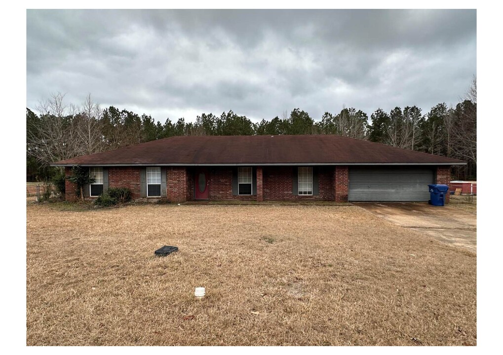 110 Jennifer Dr in New Llano, LA - Building Photo