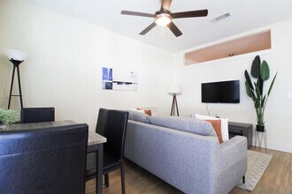 1957 Fountain View Dr in Houston, TX - Building Photo - Building Photo