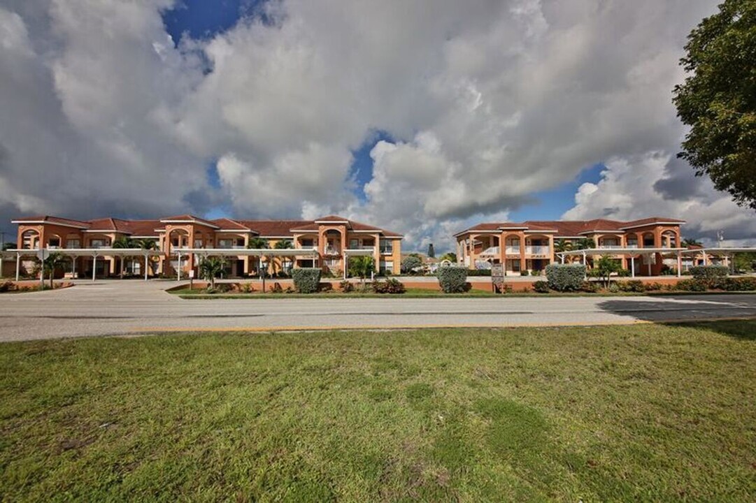 3910 Santa Barbara Blvd in Cape Coral, FL - Building Photo