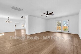 7245 Pembroke Dr in Reno, NV - Building Photo - Building Photo