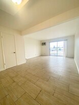 16046 Wyandotte St in Los Angeles, CA - Building Photo