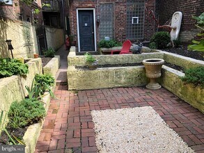 2306 Spruce St in Philadelphia, PA - Building Photo - Building Photo