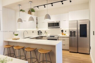 711 Crandon Blvd in Key Biscayne, FL - Building Photo - Building Photo