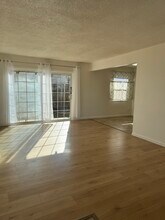 144 E Avenue Q in Palmdale, CA - Foto de edificio - Building Photo