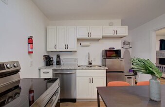 6400 Sherman St in Houston, TX - Building Photo - Building Photo
