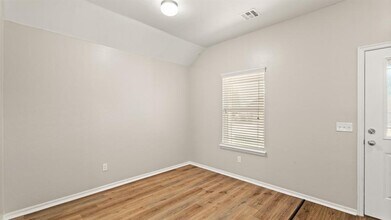 621 Christian Ln in Yukon, OK - Building Photo - Building Photo